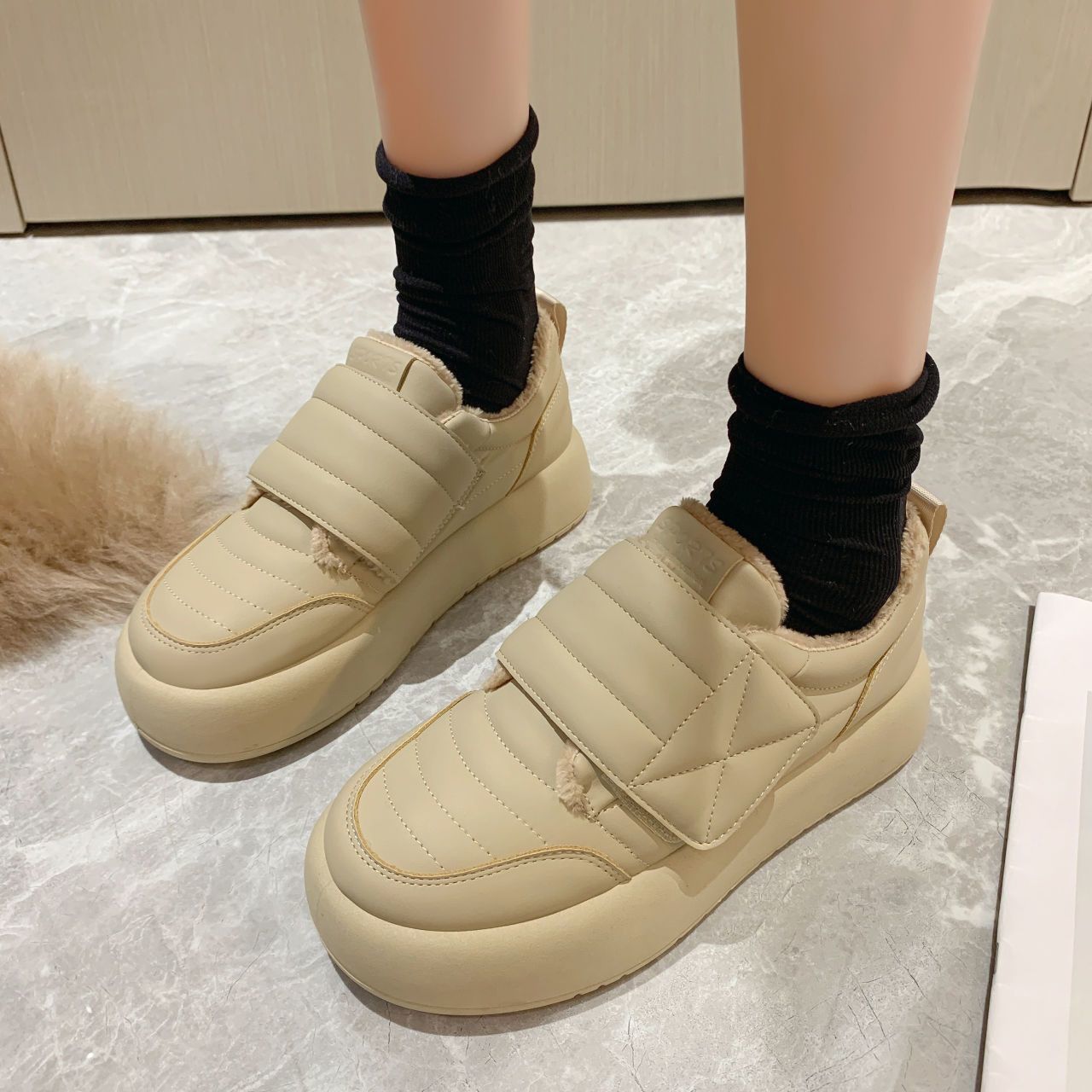 Women'S Fashion Velcro Sneakers - Soft White Tokyo Fashion Warm Flannel