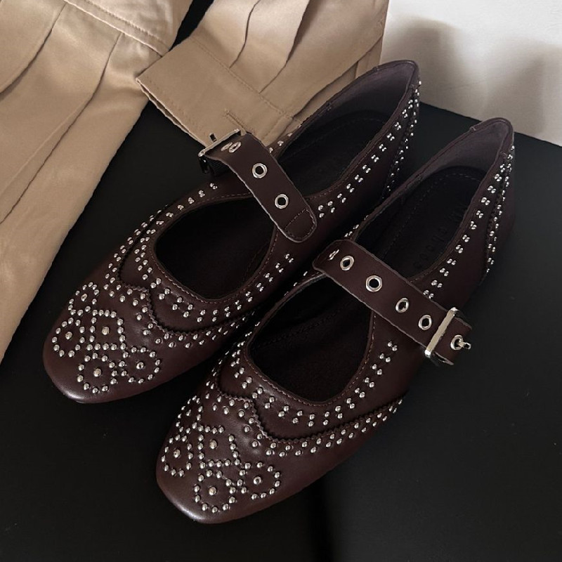 Retro Rivet Buckle Design Flat - Women Fashion Designers 评论和价格