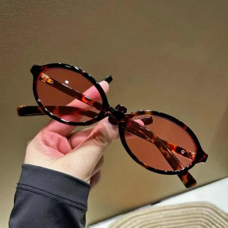New Oval Shape Sunglasses Clas - Women'S Fashion Eyewear 评论和价格